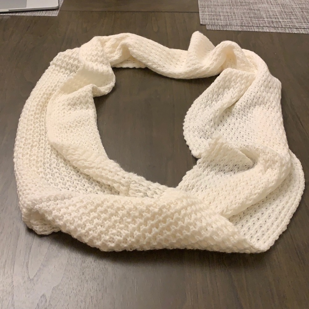 White/ cream knit infinity scarf